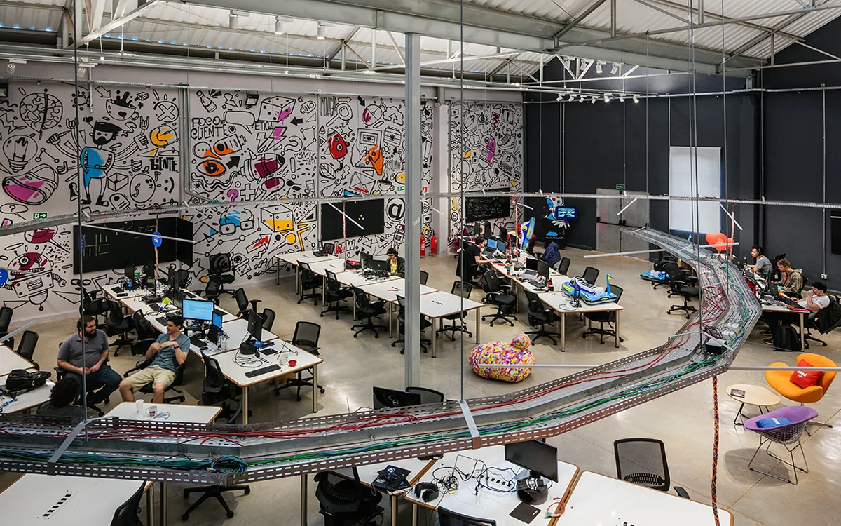Layout corporativo 2 — escritório OMMA